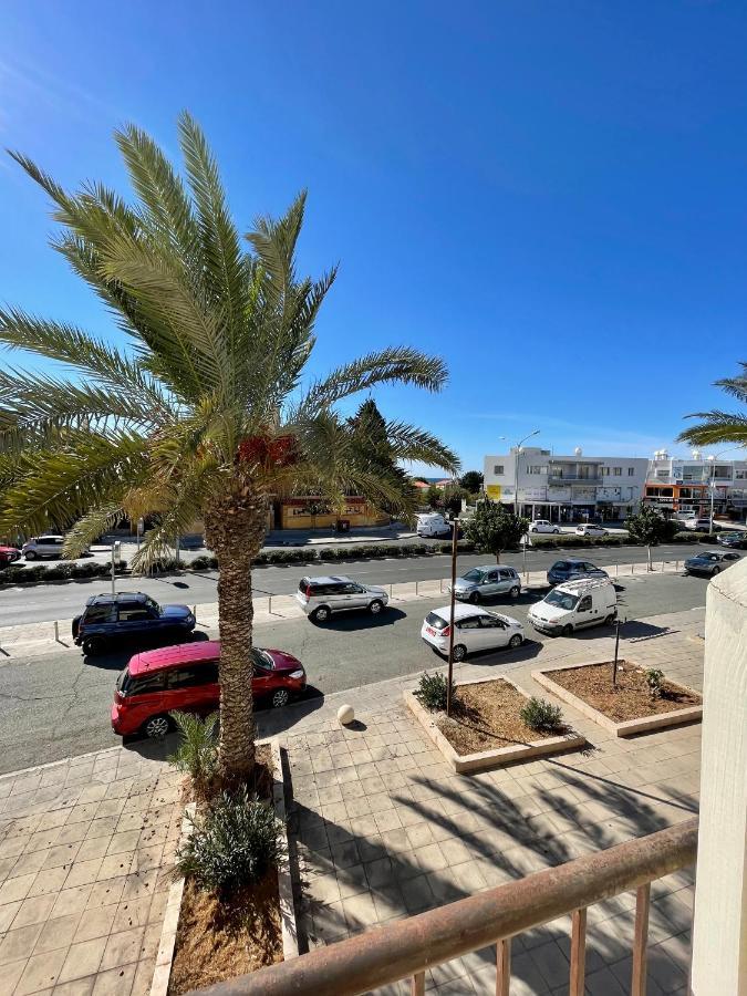 109 Queens Gardens, Paphos Apartment ภายนอก รูปภาพ