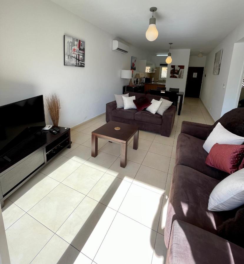 109 Queens Gardens, Paphos Apartment ภายนอก รูปภาพ