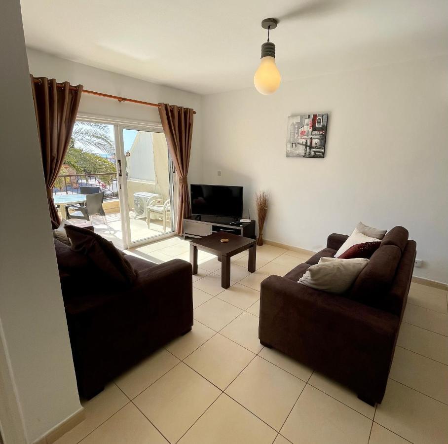 109 Queens Gardens, Paphos Apartment ภายนอก รูปภาพ