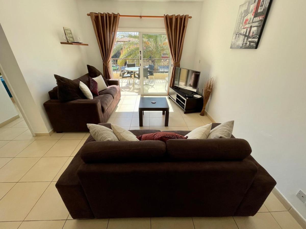 109 Queens Gardens, Paphos Apartment ภายนอก รูปภาพ
