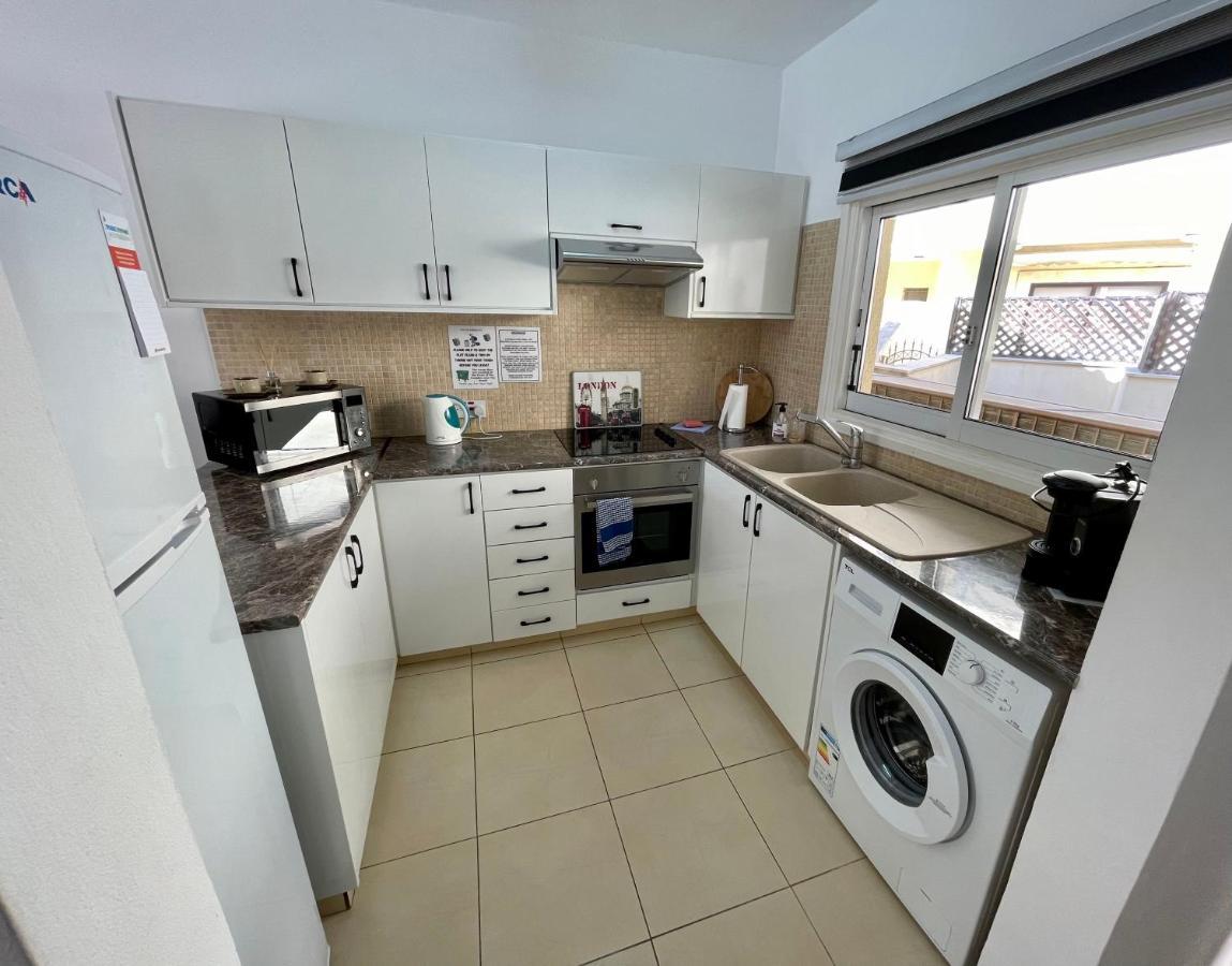 109 Queens Gardens, Paphos Apartment ภายนอก รูปภาพ